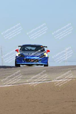 media/Oct-26-2025-CalClub SCCA (Sun) [[8ce1e69566]]/Group 2/Grapevine/